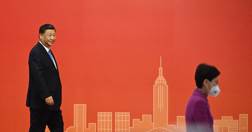 Xi Jinping, líder de China, visita Hong Kong con cautela