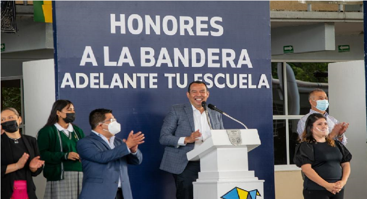 Y Roberto Cabrera regresó a su secundaria “Antonio Caso”, quiso devolverle lo mucho que le dio como alumno