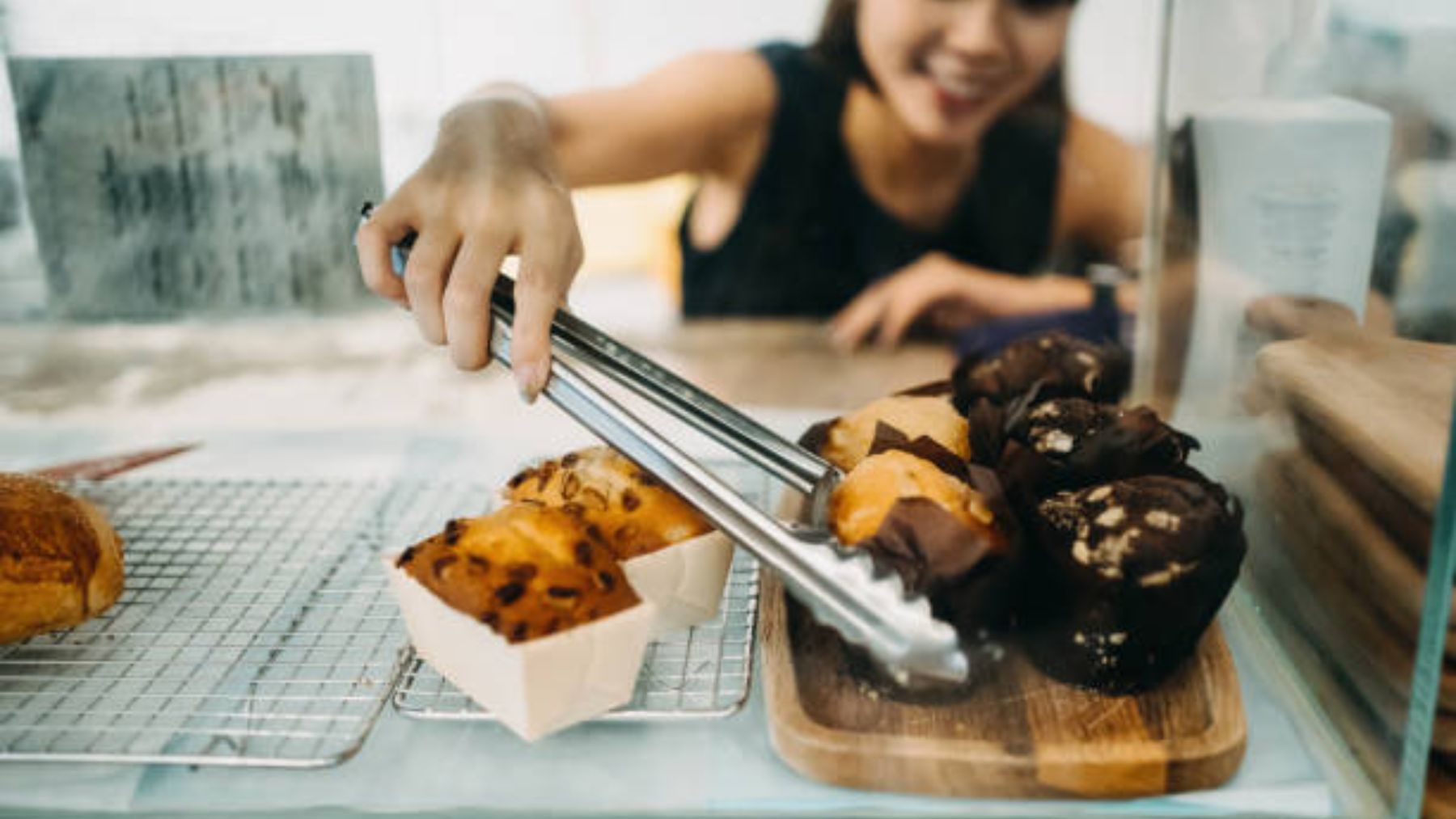la doble función de las pinzas de cocina que desconocías