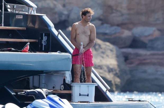 Rafa Nadal en su barco / Gtres
