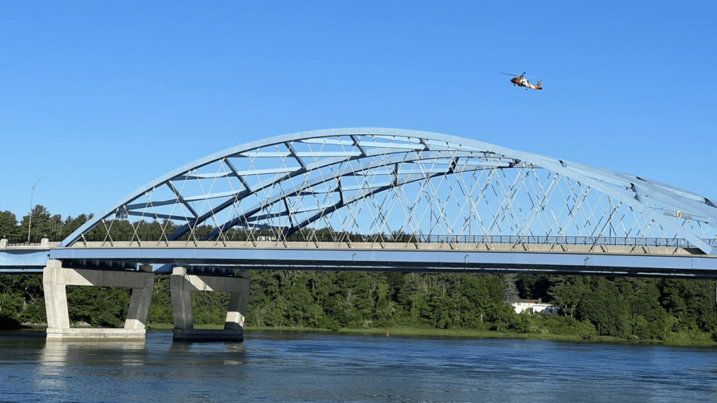 madre muere y buscan a niño