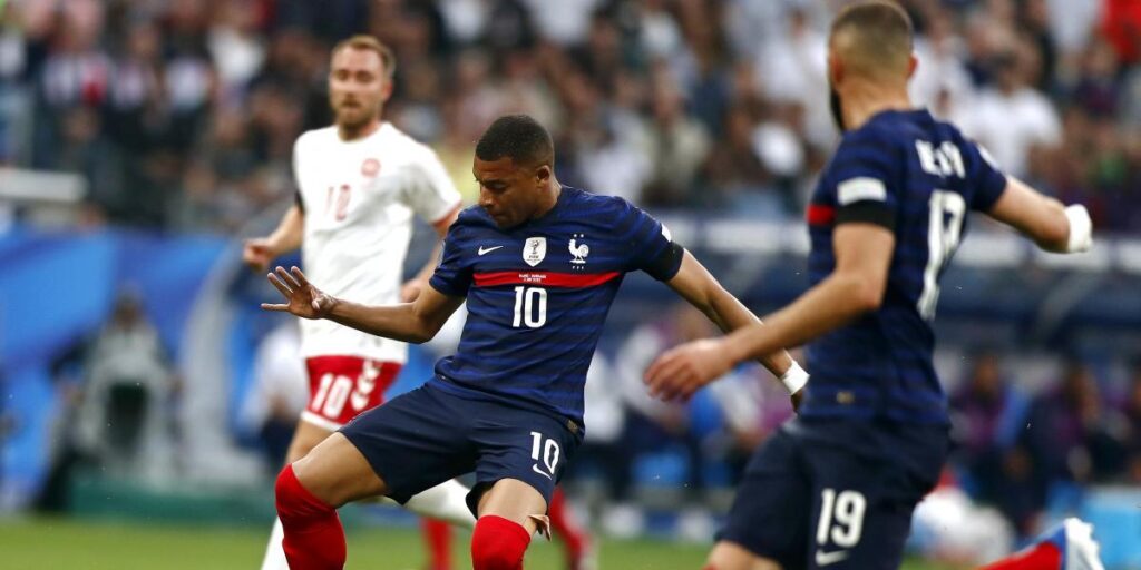 "Mbappé tiene un problema en la rodilla"