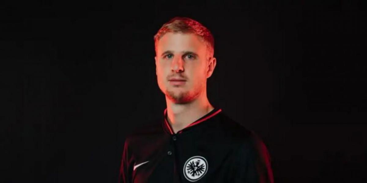 ¡Hinteregger, central del Eintracht y verdugo del Barça, se retira a los 29 años!