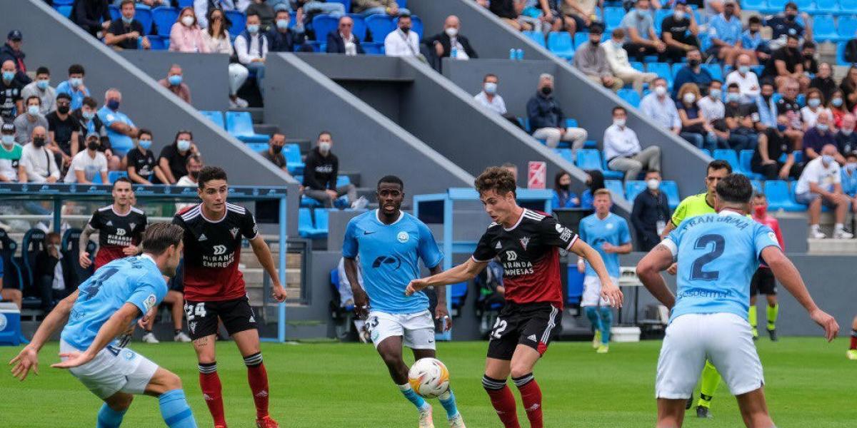 ¡Menuda nota! Así califican a Camello y Riquelme en su paso por Segunda