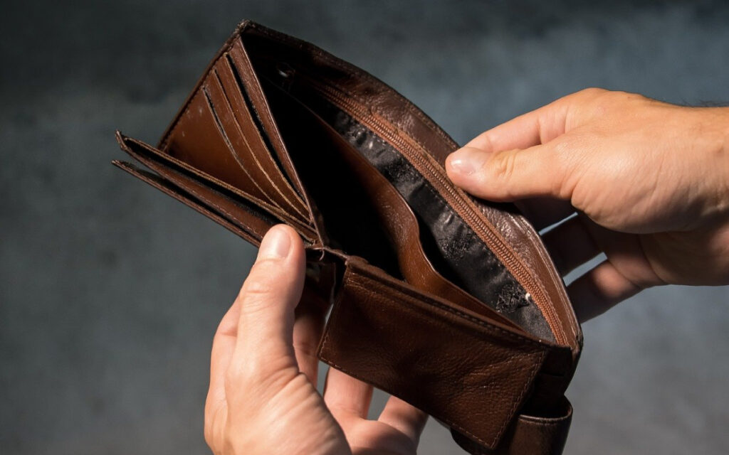 ¿Tienes menos de $4 mil al mes por persona para comida, ropa y calzado? Estás en la línea de pobreza extrema