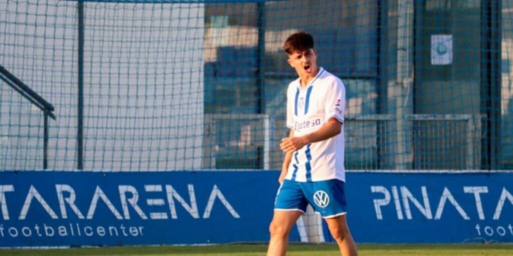 1-0: El Tenerife se lleva la 'fiesta veraniega' ante el Ibiza