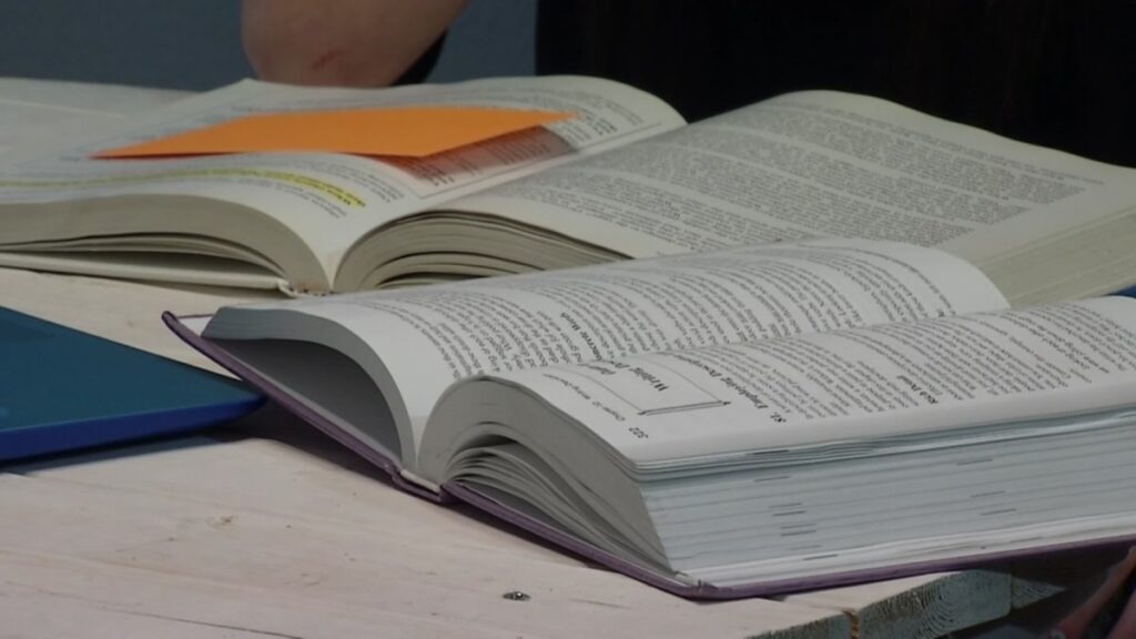 piden cambiar “esclavitud” por “reubicación involuntaria” en escuelas