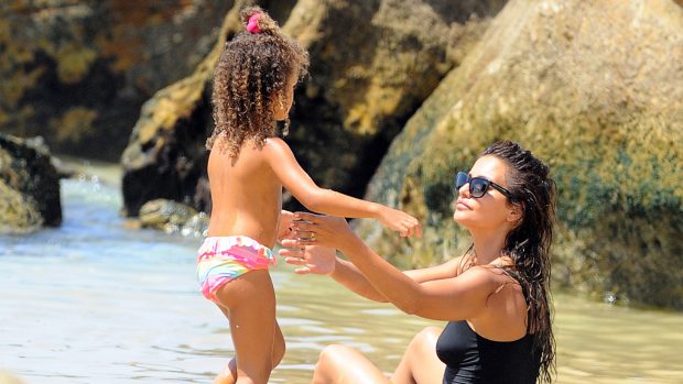 Mónica Cruz con su hija / Gtres