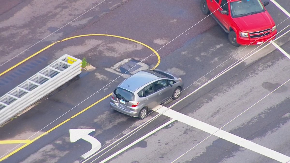 Detienen a persona de interés en conexión a tiroteo masivo durante desfile en Highland Park