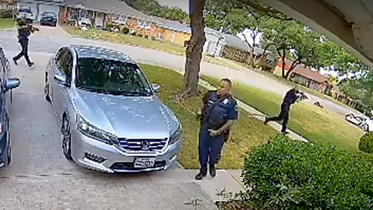 Armado al “estilo militar”: mata a dos personas y hiere a tres oficiales en Texas