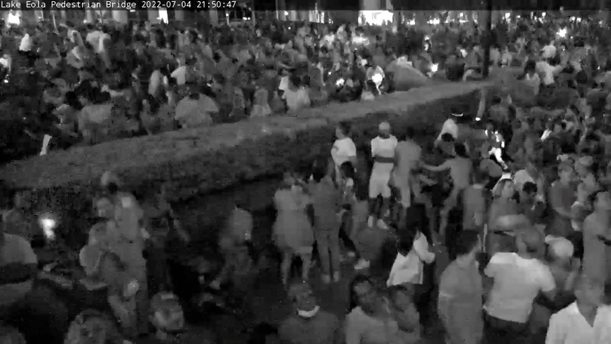 Estampida durante fuegos artificiales en Lake Eola, Orlando