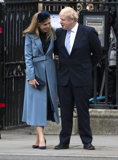 Boris Johnson y Carrie Symonds andando / Gtres