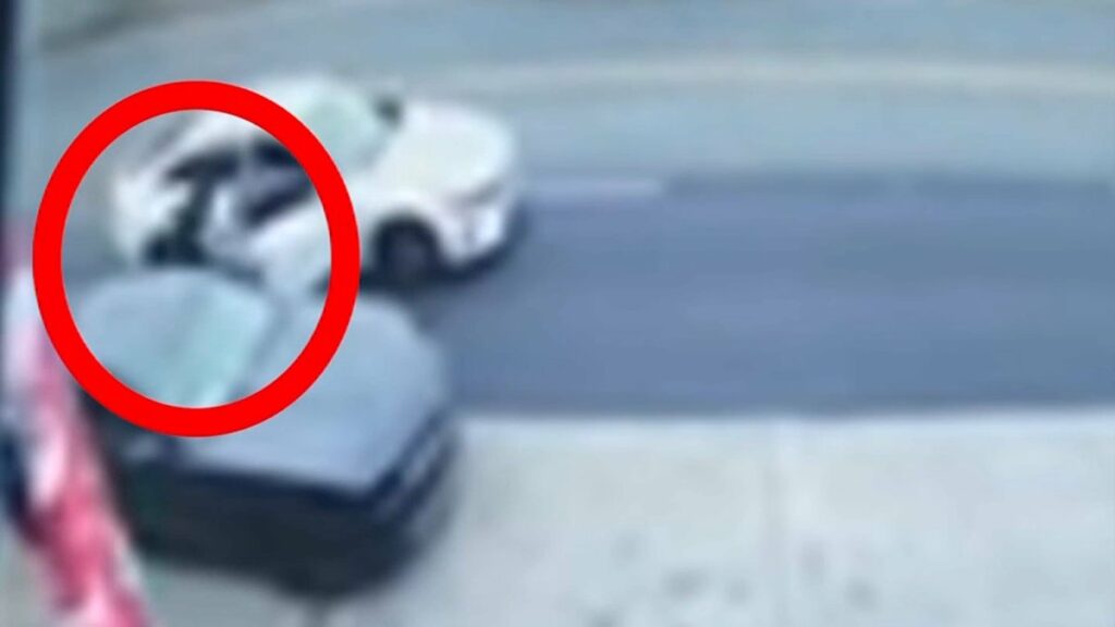 sale del banco y le roban cerca de $15,000 en menos de 30 segundos