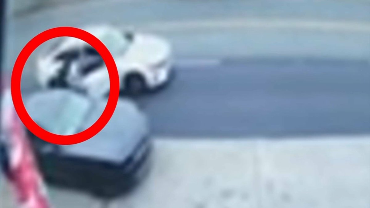 sale del banco y le roban cerca de $15,000 en menos de 30 segundos