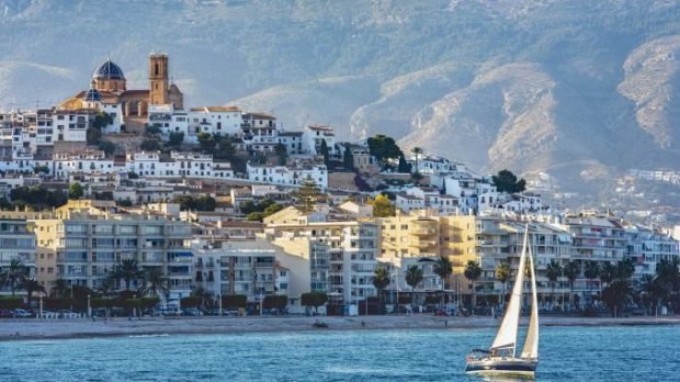 5 pueblos con encanto por el Mediterráneo para relajarte en verano