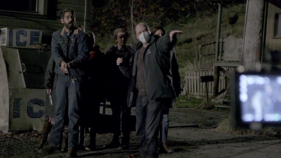 la caída de la casa de ujier netflix mike flanagan en la misa de medianoche del set