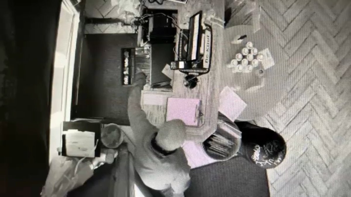 roban restaurante mexicano a plena luz del día en San Francisco