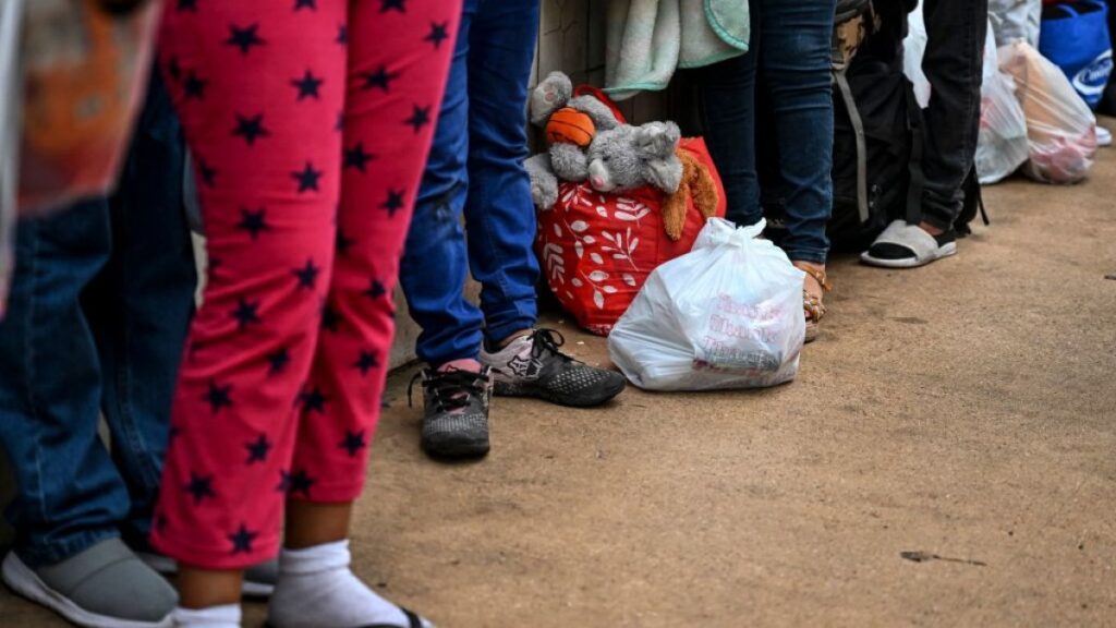 Inmigrantes inundan refugios de Nueva York en busca de asilo