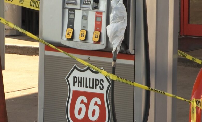 Gasolinera Phillips 66 en Hartford llena tanques de autos con agua