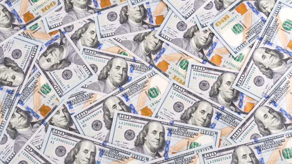 IRS da créditos fiscales a quienes aportan a sus IRA, 401K o cuentas de retiro