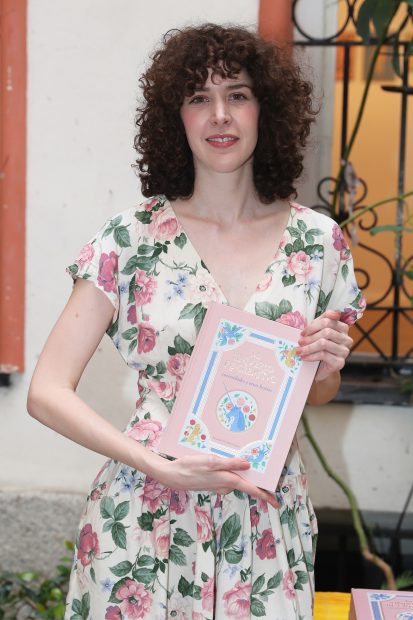 Brianda Fitz-James con un libro / Gtres