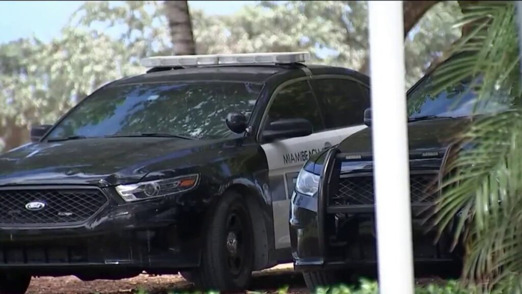 padres dejan a hijo en auto para beber en Miami Beach