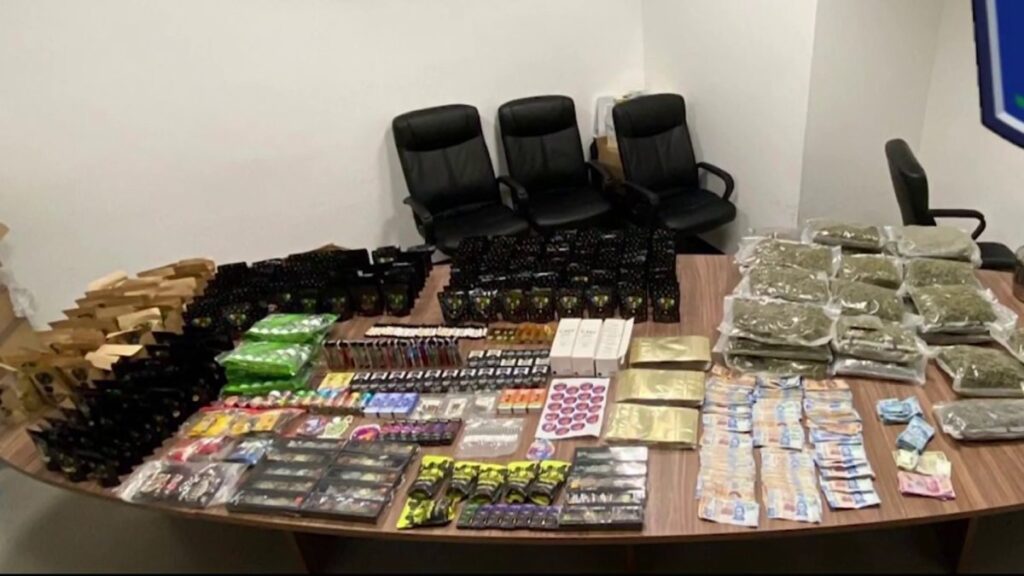 Se hace llamar “Drugs R Us”: arrestan a presunto vendedor de productos de marihuana en redes sociales