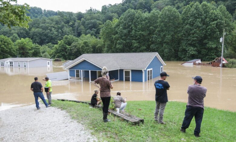 Inundaciones dejan muertos y causan estragos en Kentucky