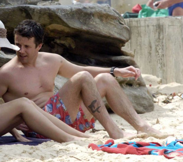 Federico de Dinamarca con un tatuaje en la pierna / Gtres