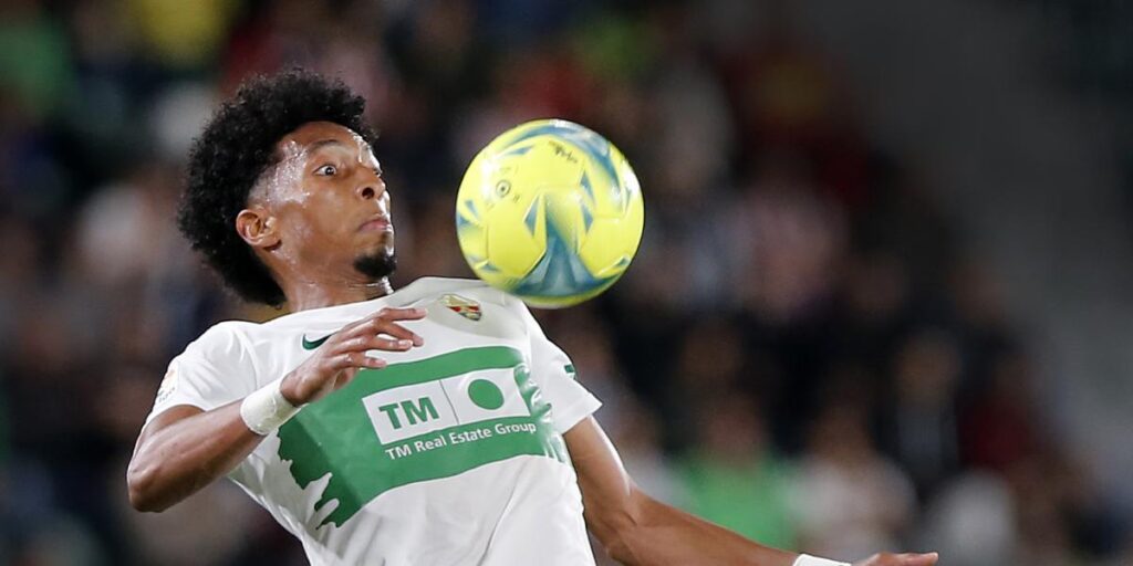 2-1: El Elche remonta con Mójica como protagonista