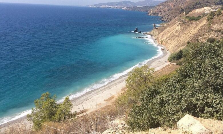 5 playas en Málaga en las que podrás estirar la toalla sin miedo a pisar a otro turista