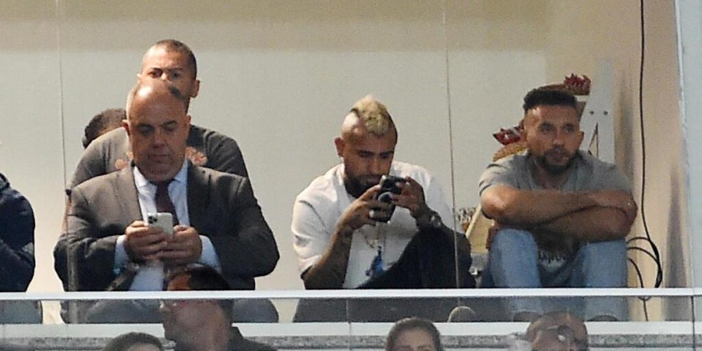 7-1: Festival del Flamengo con Arturo Vidal en la grada