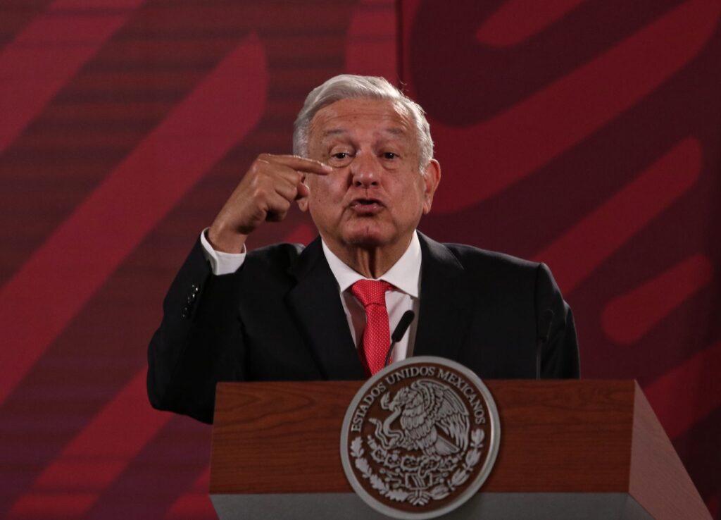 AMLO va por 'pobreza franciscana' sin despidos y señala que la "nómina es sagrada"; se reúne con Gabinete para abordar gasto