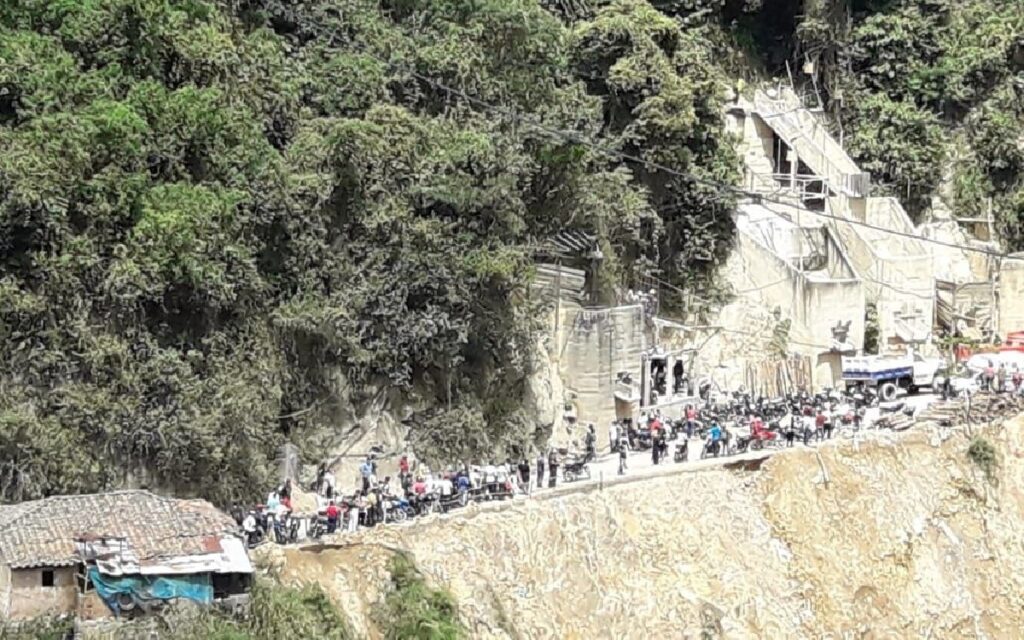 Al menos dos muertos tras colapso de mina en Colombia