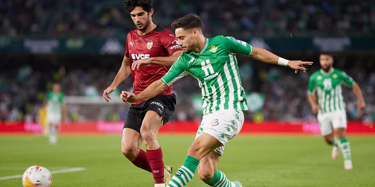 Álex Moreno: "Seguro que el Betis crecerá más"