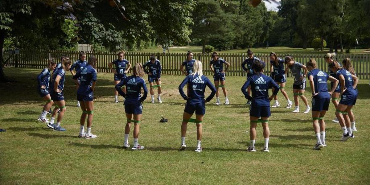 Alexia se quedará en Inglaterra para dar apoyo a sus compañeras