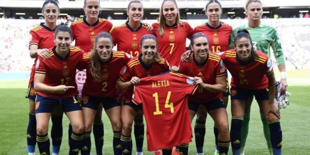 Alexia también 'jugó' en el estreno de España