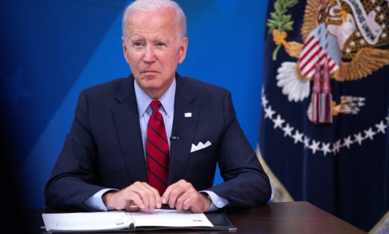 Algunos estados podrían arrestar a mujeres que viajen para abortar, alerta Biden