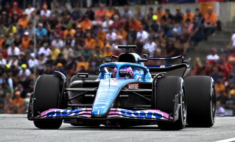 Alonso tuvo que parar en dos vueltas seguidas por otro fallo de Alpine