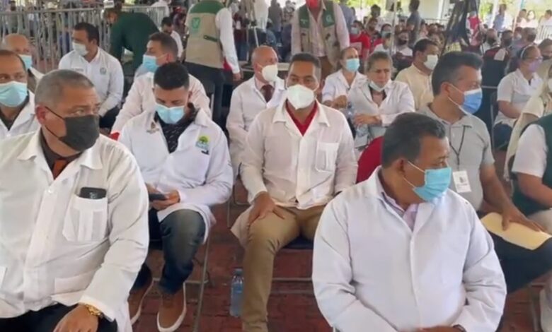 Arriban primeros médicos cubanos a México; son asignados a Nayarit