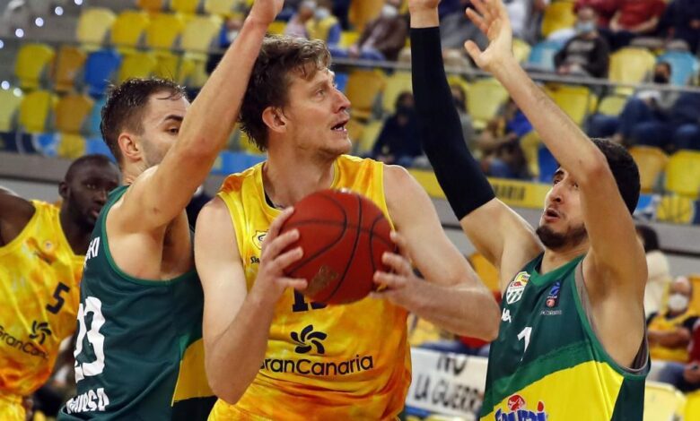 Artem Pustovyi completa el juego interior y la plantilla del UCAM Murcia