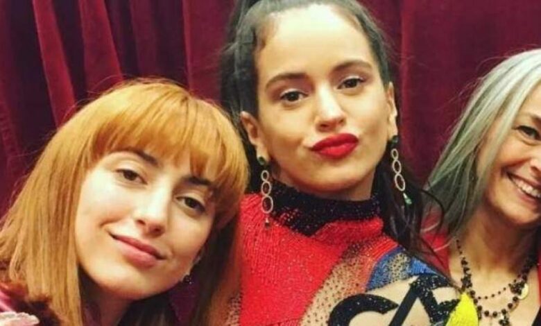 Así es 'Pili', la desconocida hermana de Rosalía y también su estilista personal