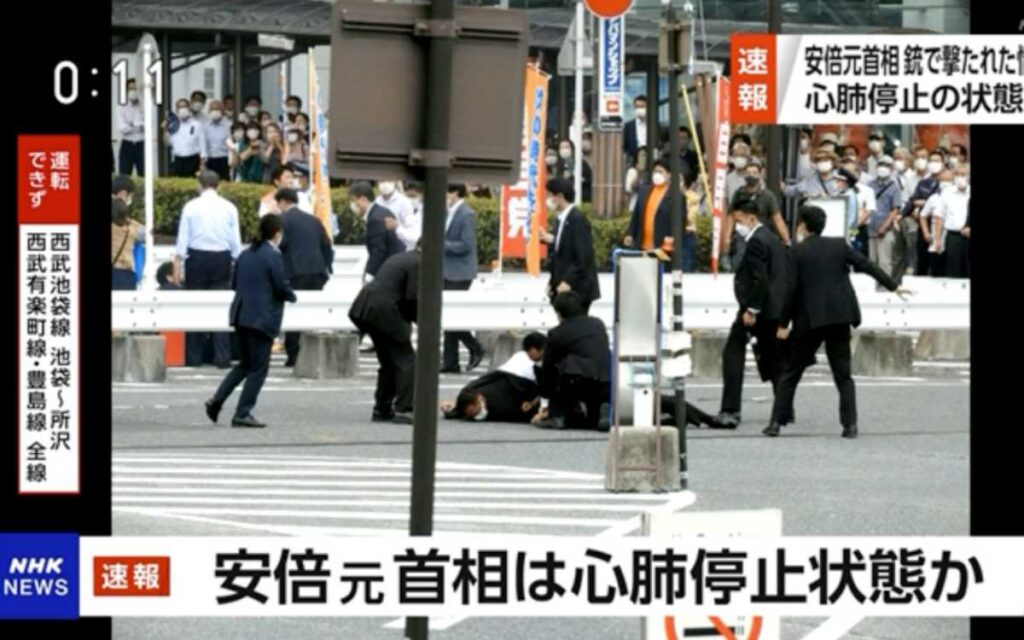 Balean al exprimer ministro japonés Shinzo Abe