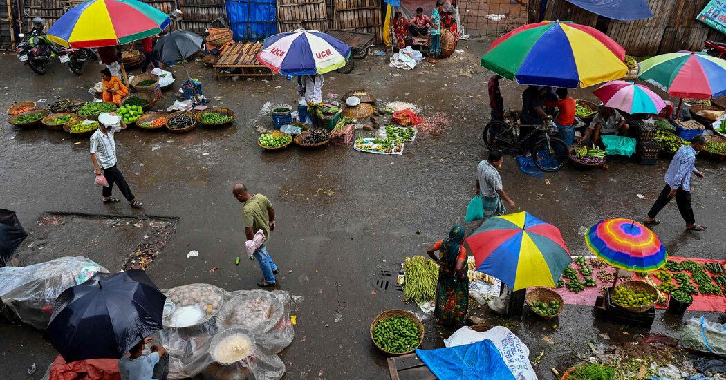 Bangladesh busca un préstamo del FMI mientras la inflación sacude el sur de Asia