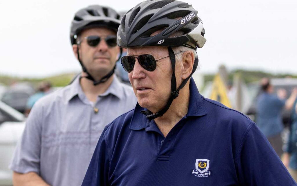 Biden analiza declarar una emergencia de salud pública relacionada con el aborto