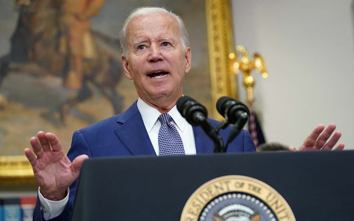 Biden firma orden ejecutiva para proteger acceso al aborto