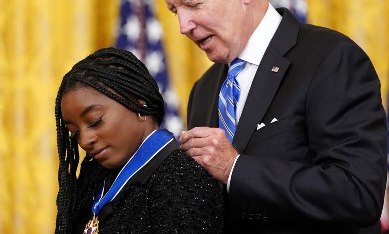Biden otorga la Medalla Presidencial de la Libertad a Simone Biles y Megan Rapinoe
