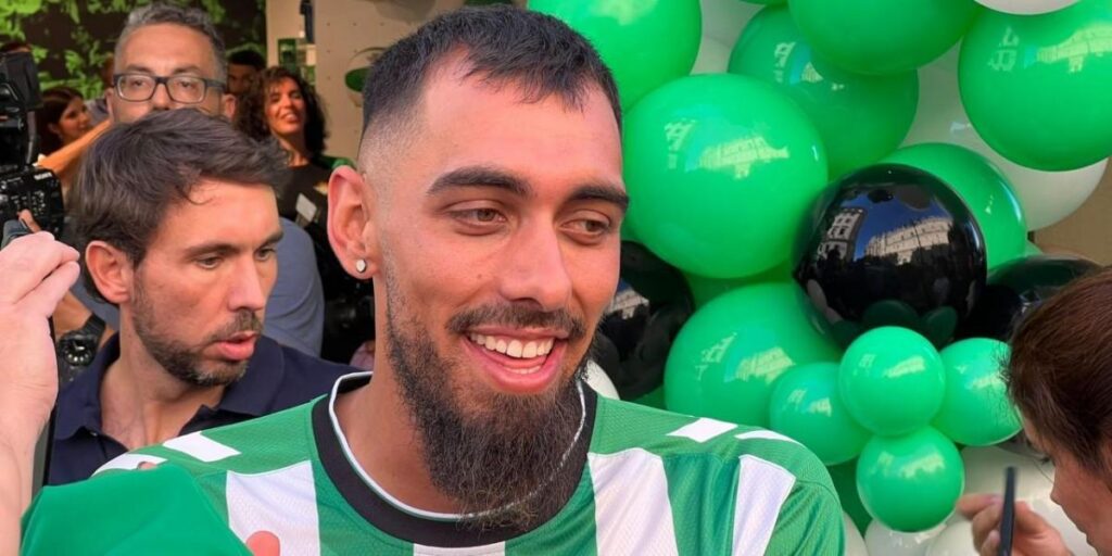 Borja Iglesias: "Si yo tuviese que decidir, Bellerín ya estaría aquí"