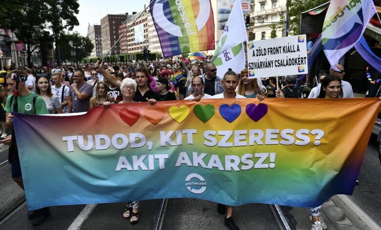 Bruselas denuncia a Hungría ante la justicia europea por la ley anti-LGTBI de Orbán