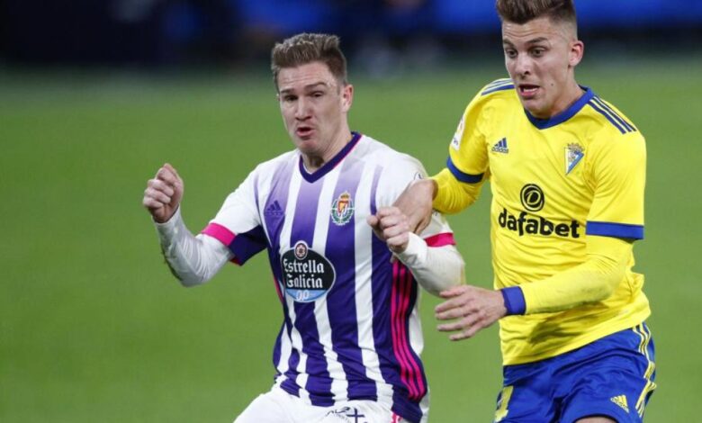 Carnero amplía contrato pero jugará en el Depor